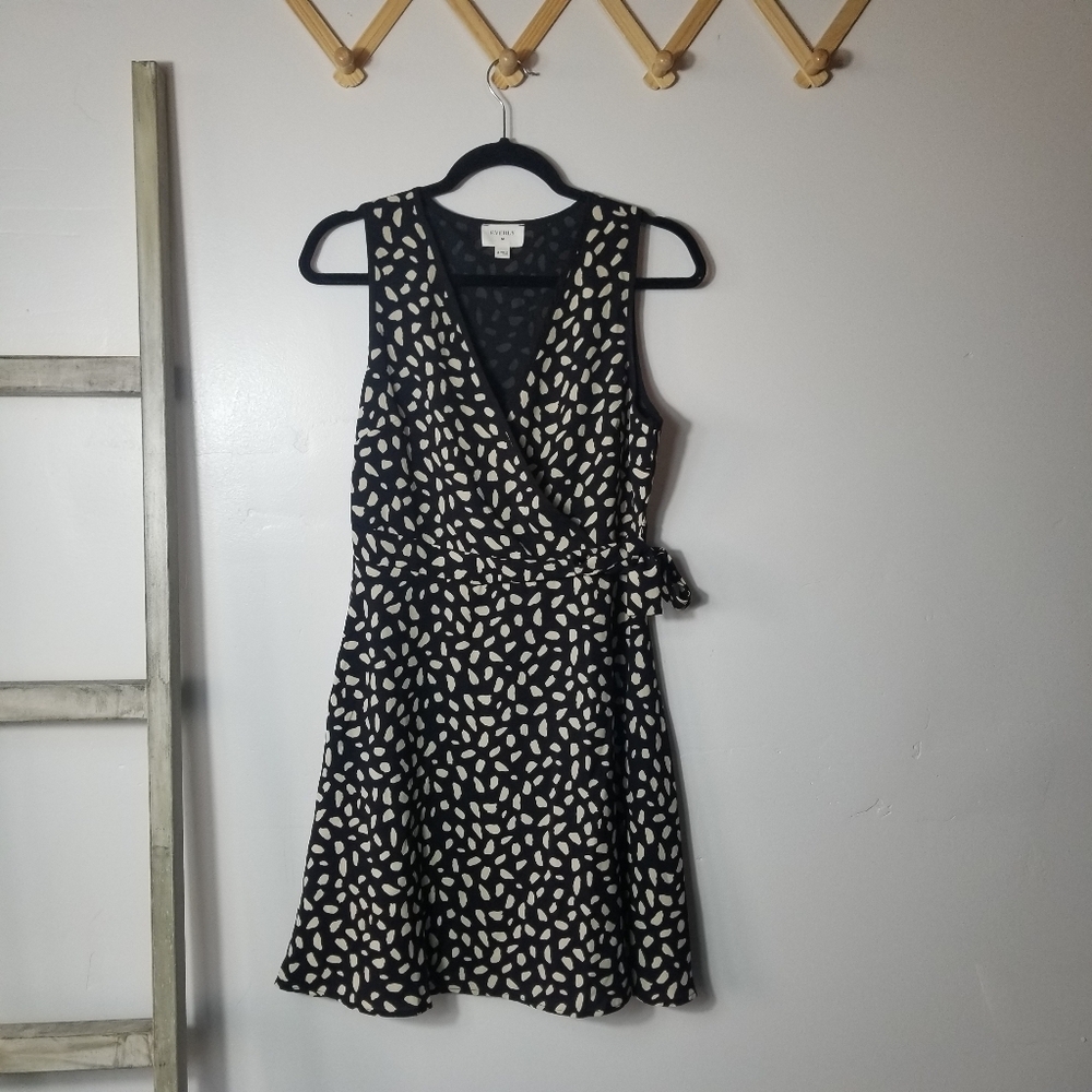 NWOT EVERLY WOMEN'S TAN AND BLACK DRESS SIZE MEDIUM